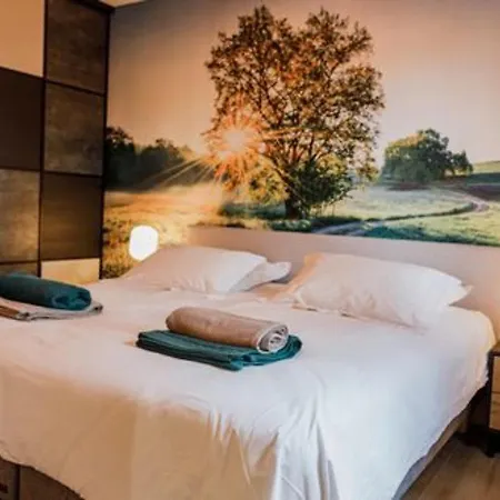 Séjour à la campagne Golf, Bain à Remous, Piscine Et Activités Ludiques : De Luxe Pour 4 Adultes + 2 Enfants - Fr-1-582-368